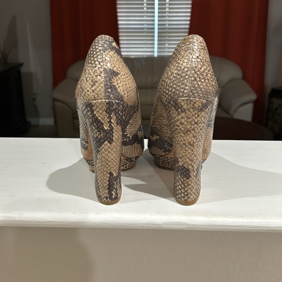 BCBGMaxazria Dahlia Pumps Chunky Heel Snakeskin Leather EUR Size 38 /US Size 8B - Picture 5 of 7